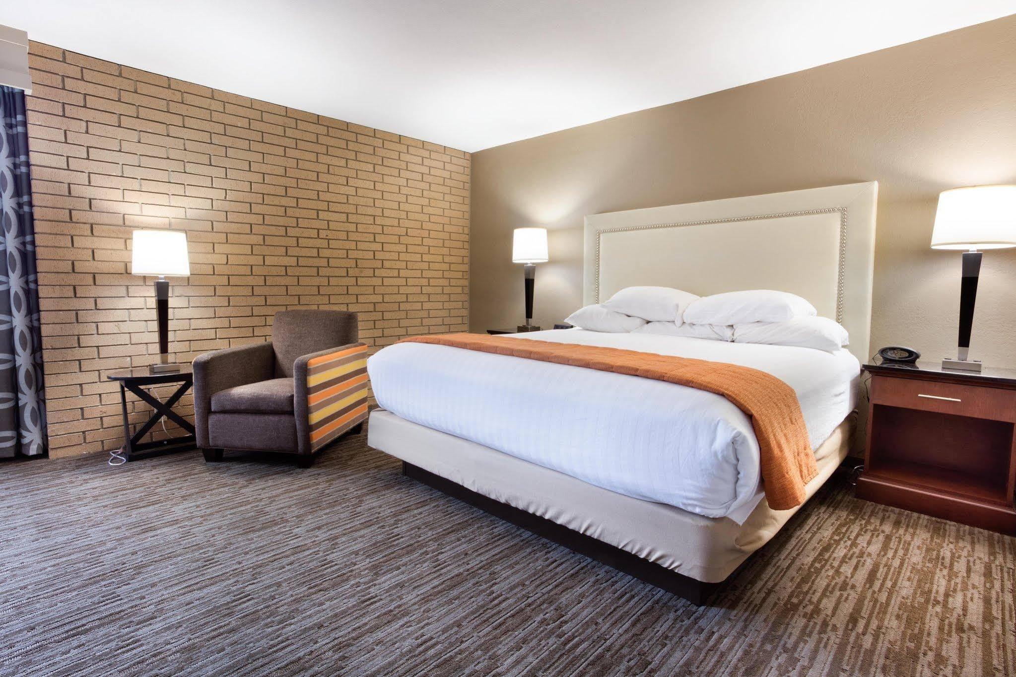 Drury Inn & Suites Kansas City Airport ภายนอก รูปภาพ