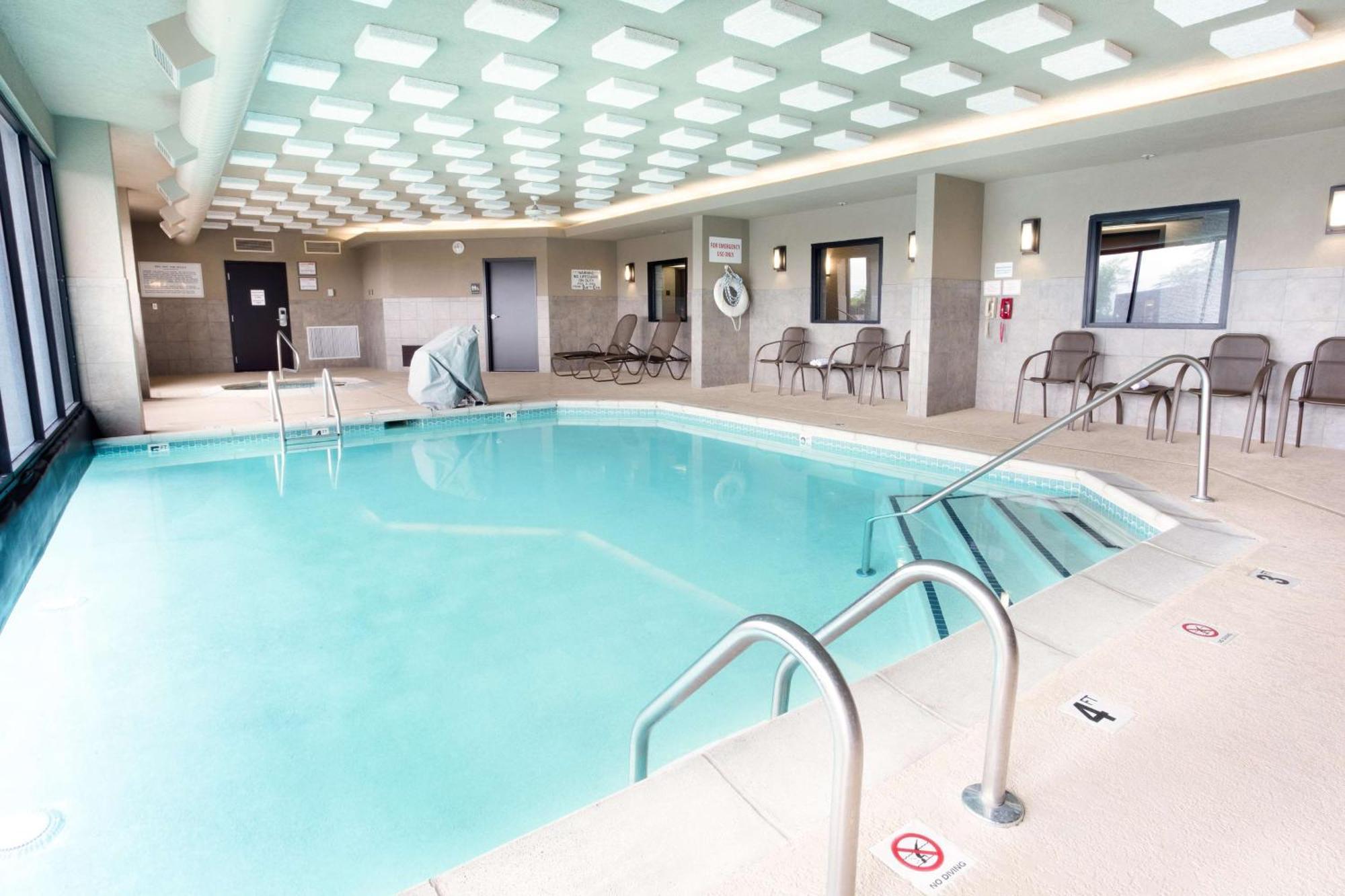 Drury Inn & Suites Kansas City Airport ภายนอก รูปภาพ