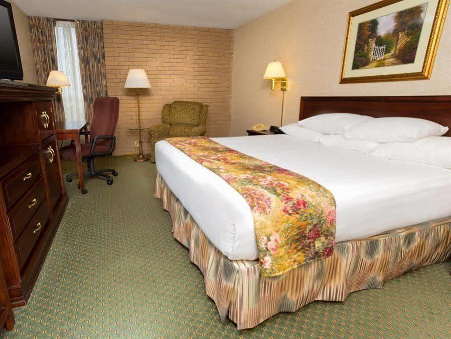 Drury Inn & Suites Kansas City Airport ภายนอก รูปภาพ